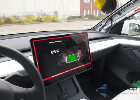 2024 Tesla Model Y Performance Dual Motor All-Wheel Drive z USA, uszkodzony, nr VIN 7SAYGDEF7RA266469